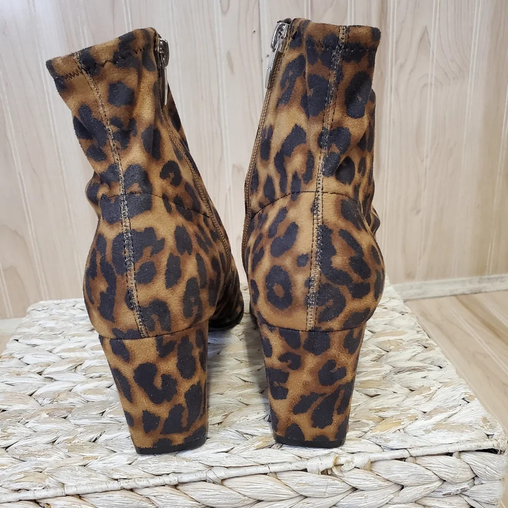 Marc‎ Fisher Leave 2 Cheetah Ankle Bootie Boho Party Block Heel Size 7 Retro 90s